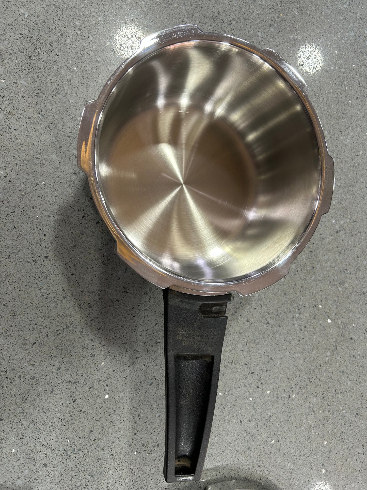 Cheftone Triply Cooker 2.5 ltr induction Base Triply ss 304 with isi