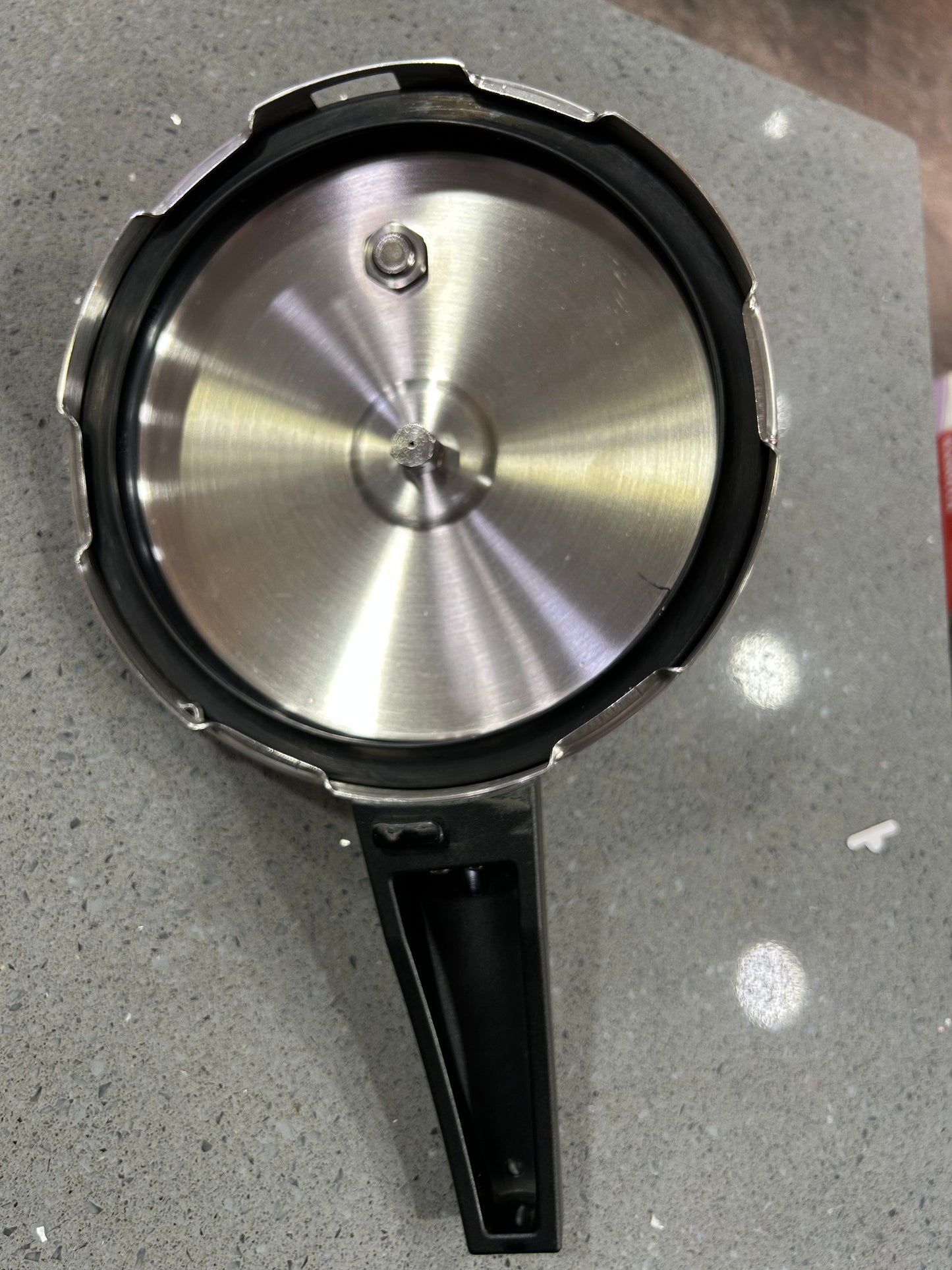 Cheftone Triply Cooker 2.5 ltr induction Base Triply ss 304 with isi